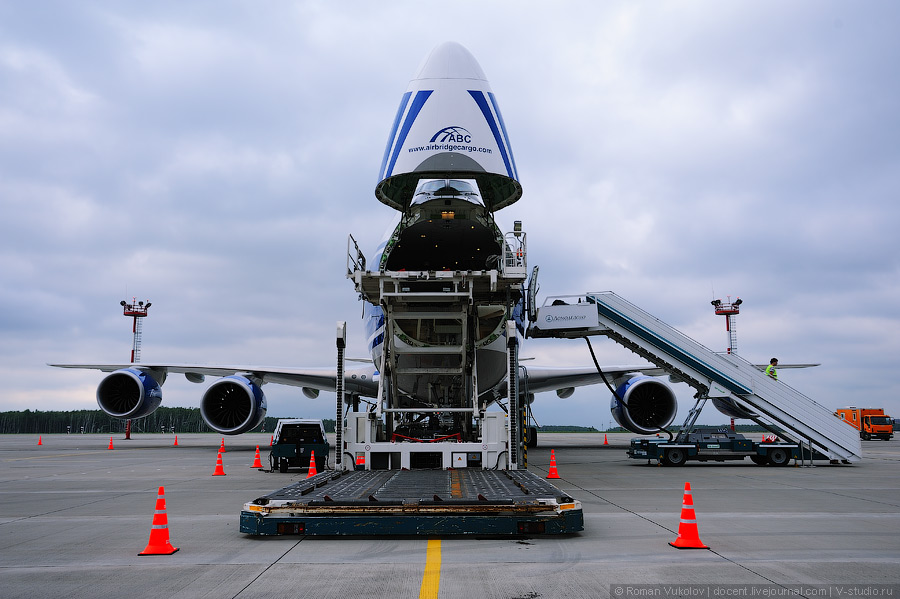 транспортный самолет Boeing 747-8